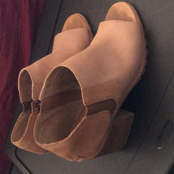 Sorel peep toe zip up - Picture 3 of 3